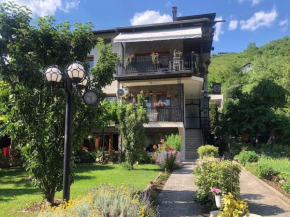 Cozy, peaceful apartment near city center